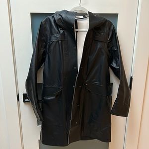 Lululemon rain jacket, in near perfect shape, only worn a few times.